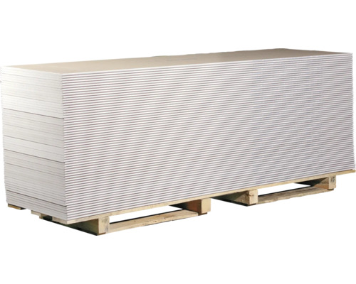 Stapel Gipskartonplatten auf Holzpalette