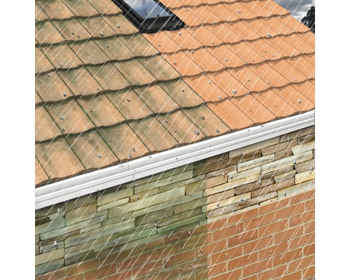 Toit et mur de maison avec pluie