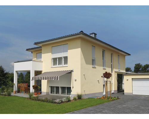 Maison avec store et volets roulants