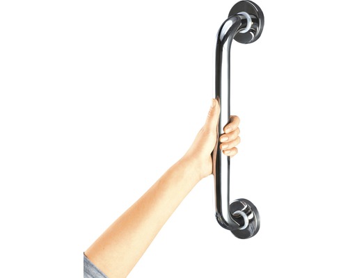 Une main tient une barre d''appui en acier inoxydable.