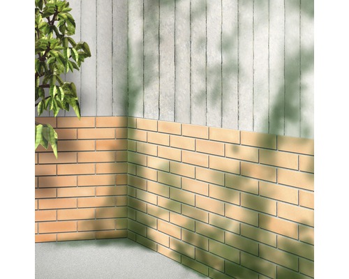 Wand mit Ziegelsteinen und Holzpaneelen