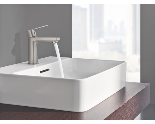 Lavabo avec robinet et eau courante