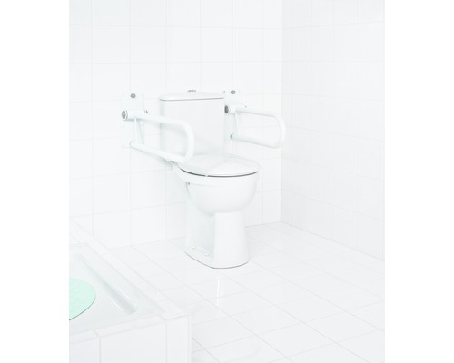 Toilettes avec barres d''appui dans une salle de bains carrelée