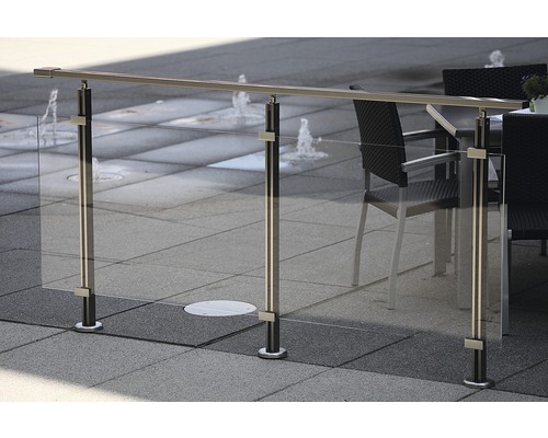 Glasgeländer mit Edelstahlpfosten und Handlauf für den Aussenbereich