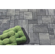Pavés gris avec deux coussins de siège