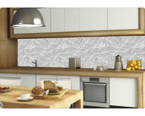 Crédence de cuisine avec motif de feuilles dans une cuisine moderne