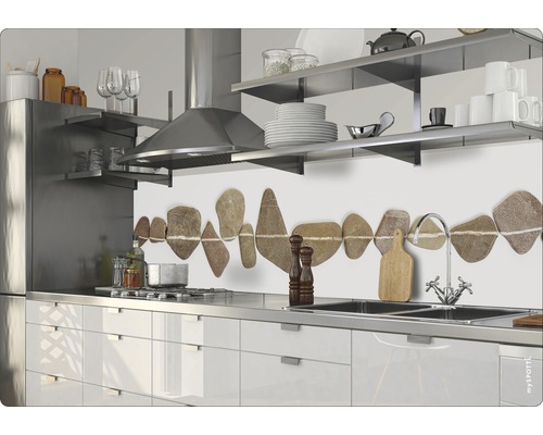 Scène de cuisine avec évier, cuisinière et crédence à motif de pierres