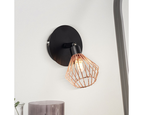 Wandleuchte mit einem Lampenschirm aus Metalldraht