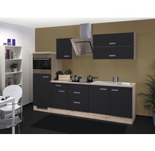Cuisine complète avec évier, plaque de cuisson, four, hotte aspirante et éléments hauts dans un design moderne