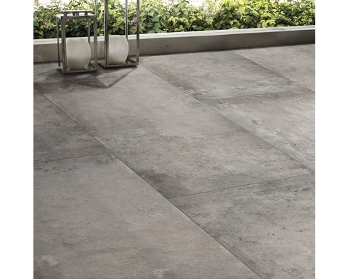 Terrasse mit Platten ausgelegt