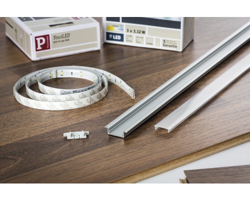 LED Stripes mit Aluminiumprofil und Zubehör auf Holzboden