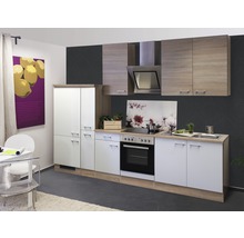 Cuisine moderne avec éléments hauts et bas et appareils électriques.