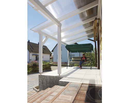 Überdachte Terrasse mit Sitzgelegenheit und Treppe