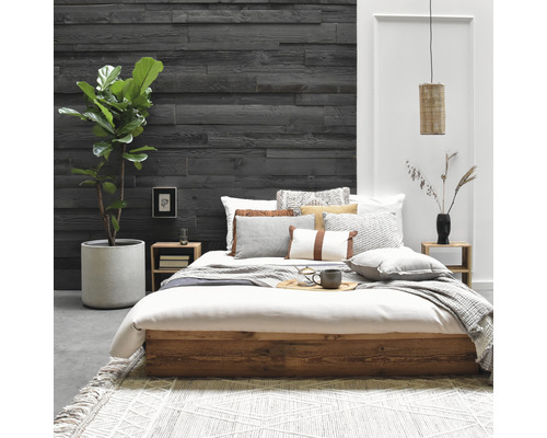 Chambre à coucher avec lit, tables de chevet, panneaux muraux et plante d''intérieur