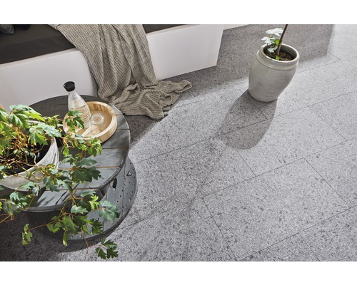 Dalle de terrasse en granit FLAIRSTONE Cenith Silver Grey 80x40x3 cm bord rectifié