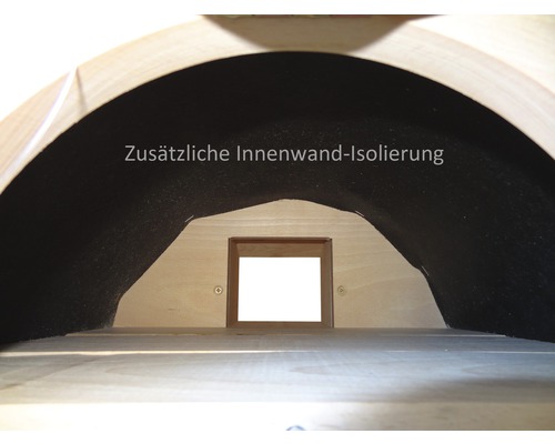 Vue intérieure d''un nichoir avec isolation intérieure supplémentaire et trou d''envol