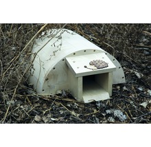 Igelhaus aus Holz mit Igel-Dekoration