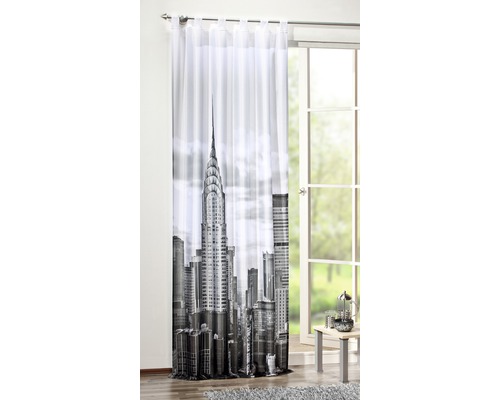 Écharpes décoratives avec imprimé de la skyline de New York devant la fenêtre