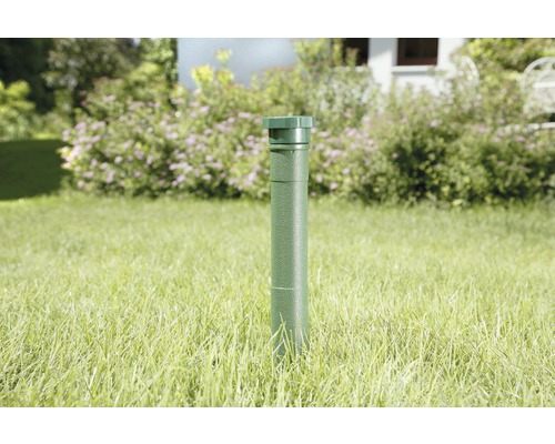 Ancrage au sol dans la pelouse pour la fixation d''éléments de jardin