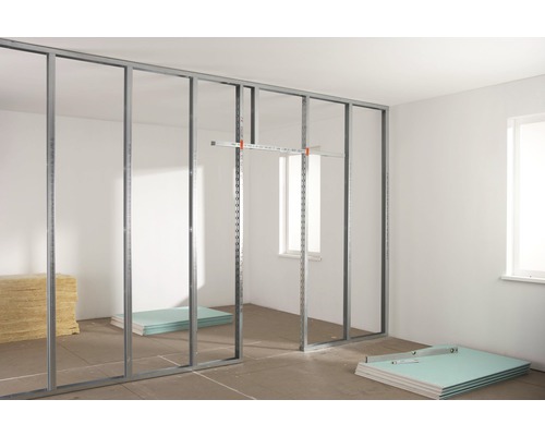 Pièce avec structure métallique, laine d''isolation et plaques de plâtre