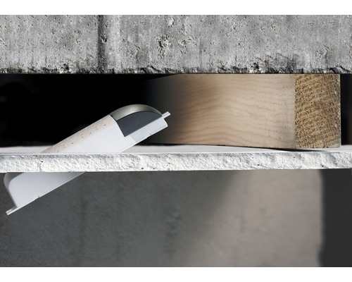 Detailansicht einer Dehnungsfugenabdeckung zwischen Betonbauteilen