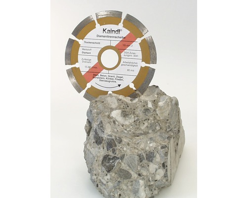 Disque à tronçonner diamant Kaindl sur un morceau de pierre