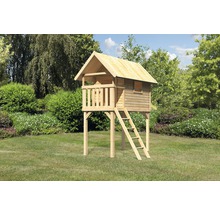 Maison de jeux en bois avec échelle dans le jardin