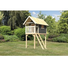 Cabane en bois sur pilotis avec échelle dans le jardin