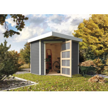Abri de jardin en bois avec portes ouvertes, échelle, vélo et brouette dans le jardin