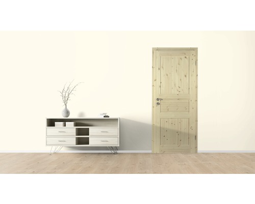 Intérieur avec commode et porte en bois