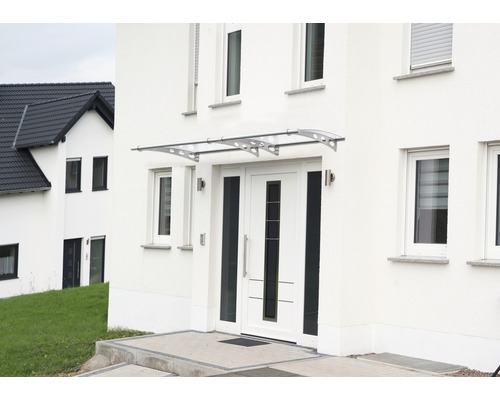 Façade de maison avec porte d''entrée et auvent