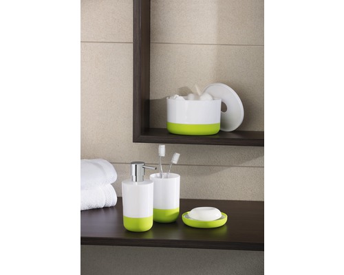 Badezimmer Set mit Seifenspender, Zahnputzbecher, Seifenschale und Aufbewahrungsbehälter auf einem Regal