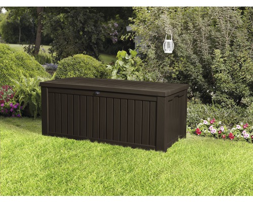 Gartenbox aus Kunststoff im Aussenbereich