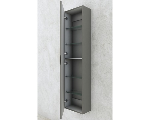 Badezimmerschrank mit offener Tür und Glasablagen