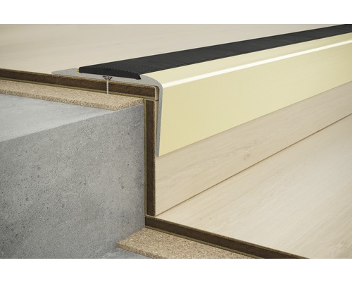 Nez de marche avec bande antidérapante pour la rénovation d''escaliers