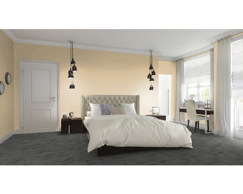 Chambre à coucher lumineuse avec lit, bureau et suspensions