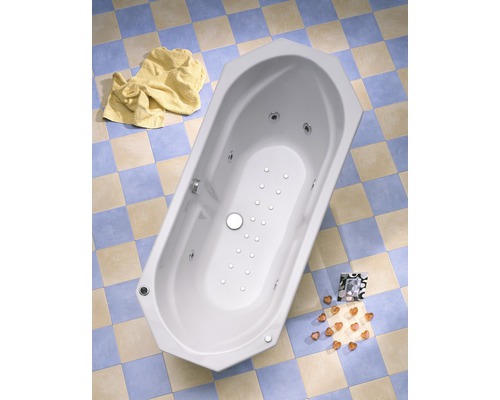 Baignoire octogonale avec fonction tourbillon dans la salle de bain