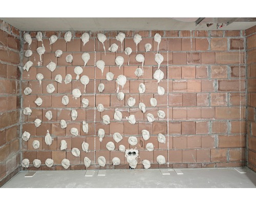 Mur de briques avec mortier pour carrelage