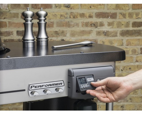 Weber Performer Grill mit Gewürzstreuern, Grillbesteck und Zeitschaltuhr
