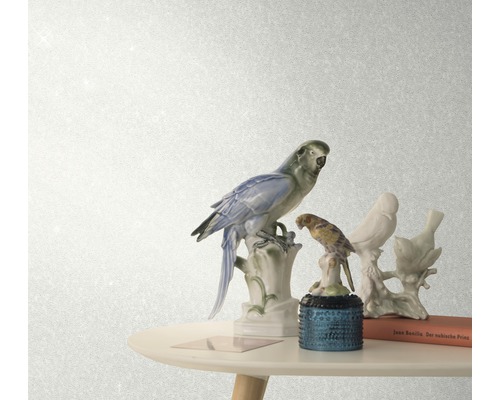 Papier peint décoratif avec des sculptures d''oiseaux sur une table