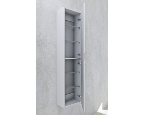 Armoire haute suspendue blanche avec étagères ouvertes en verre pour le rangement de la salle de bain