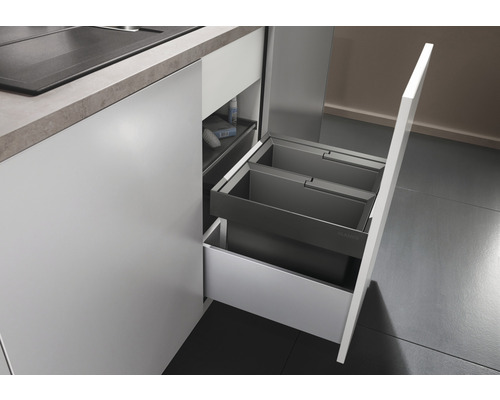 Meuble de cuisine ouvert avec système de tri des déchets