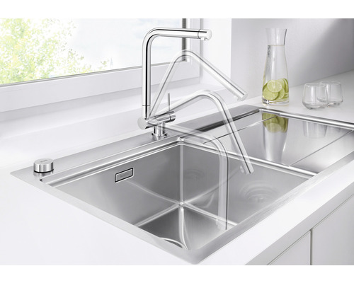 Évier en acier inoxydable avec robinet pivotant