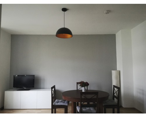 Intérieur avec table à manger et suspension