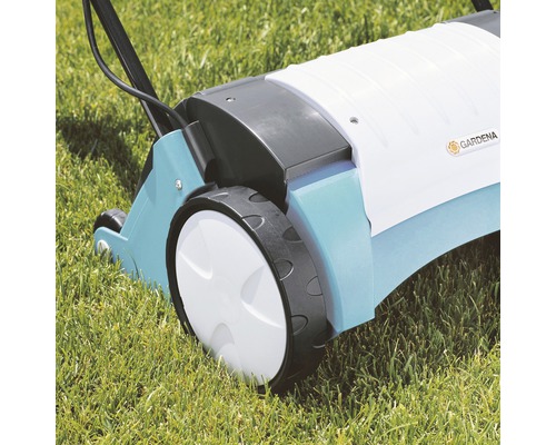 Scarificateur électrique Gardena sur gazon
