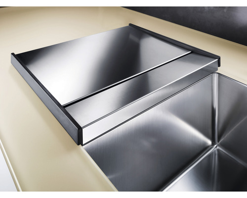 Évier en acier inoxydable avec planche à découper