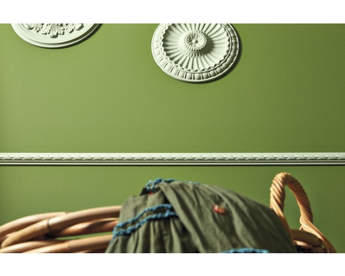 Wandgestaltung mit Zierleisten und Rosetten