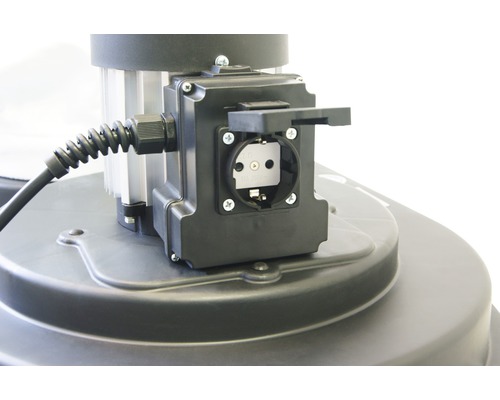 Gros plan d''un raccordement électrique avec couvercle ouvert