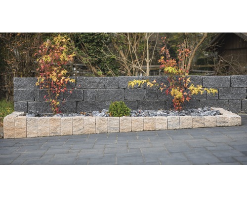 Muret de jardin avec parterre et pavés décoratifs