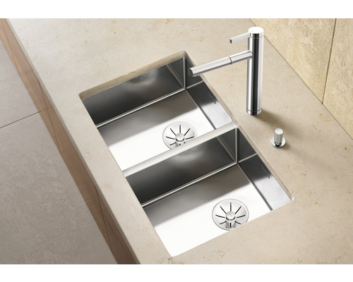 Évier avec deux bacs et robinet en acier inoxydable